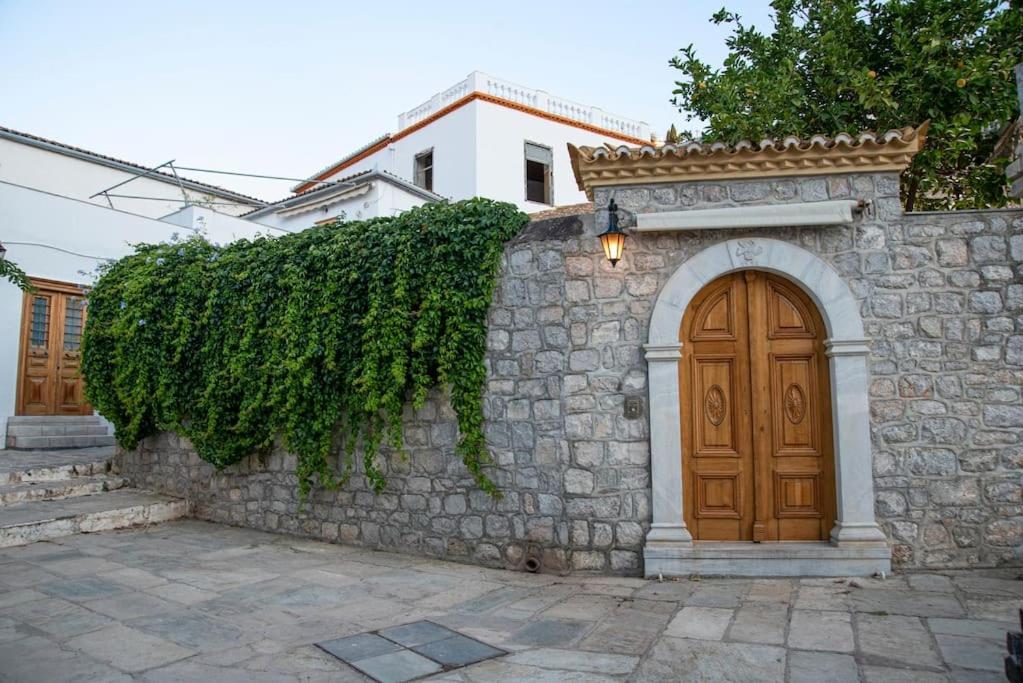 Mansion Eugenie Villa Hydra  Exterior photo