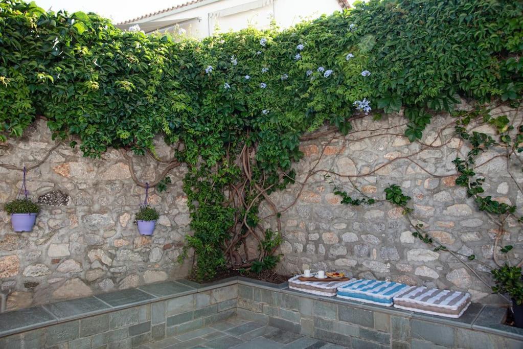 Mansion Eugenie Villa Hydra  Exterior photo